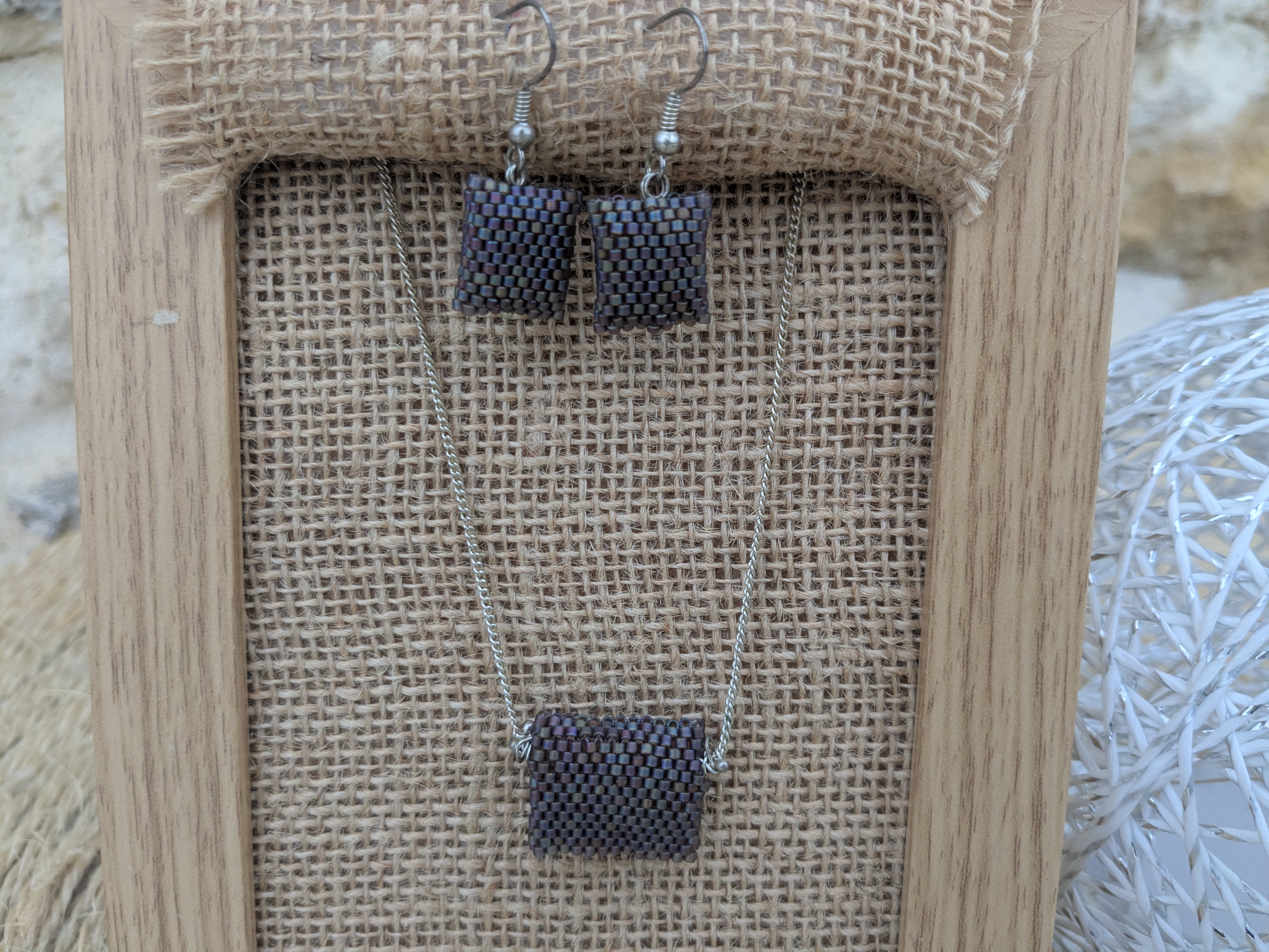 Parure carré en perles tissées foncées - Image 2