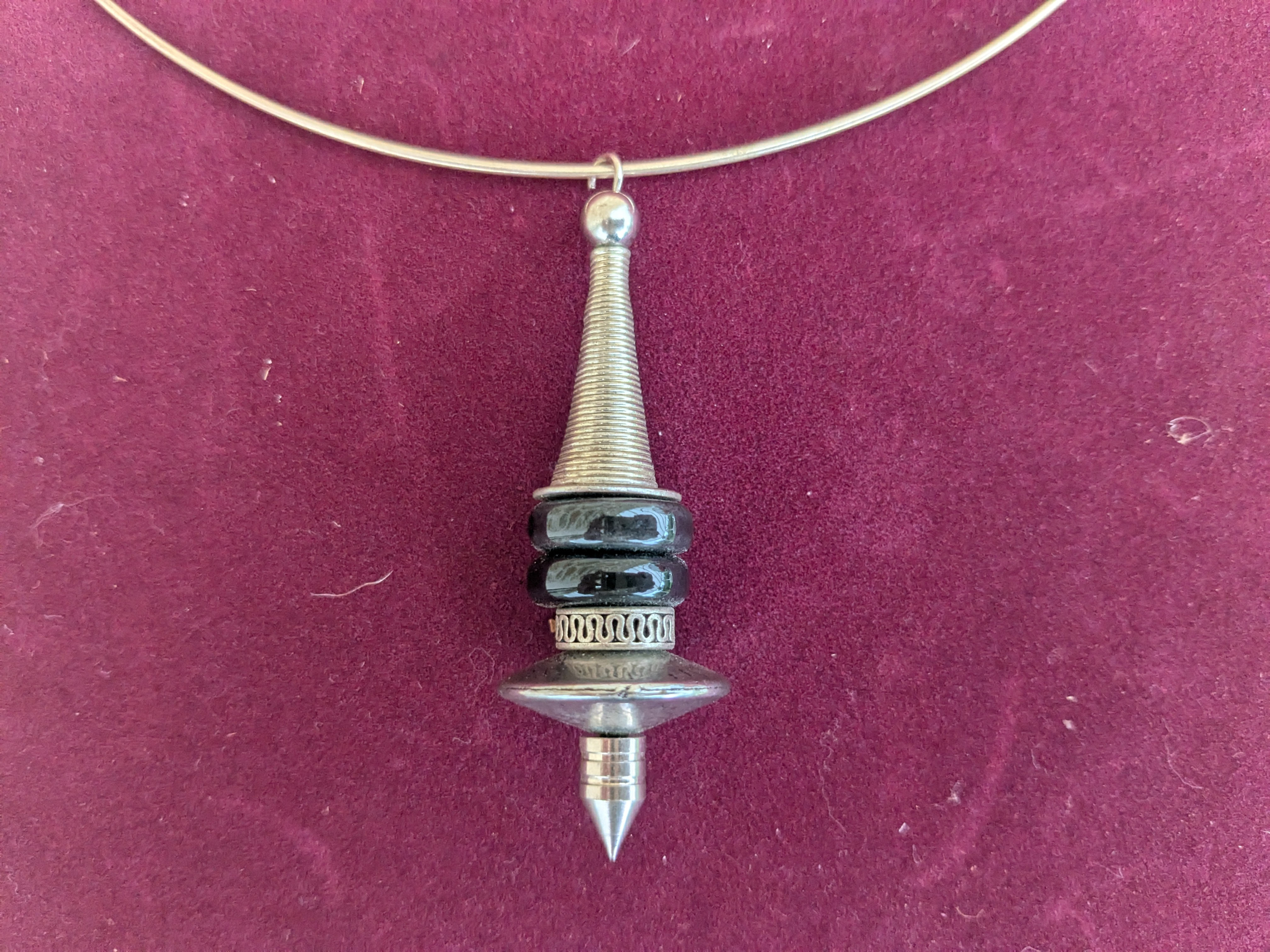 Collier Torque avec Pendentif Tribal - Image 2