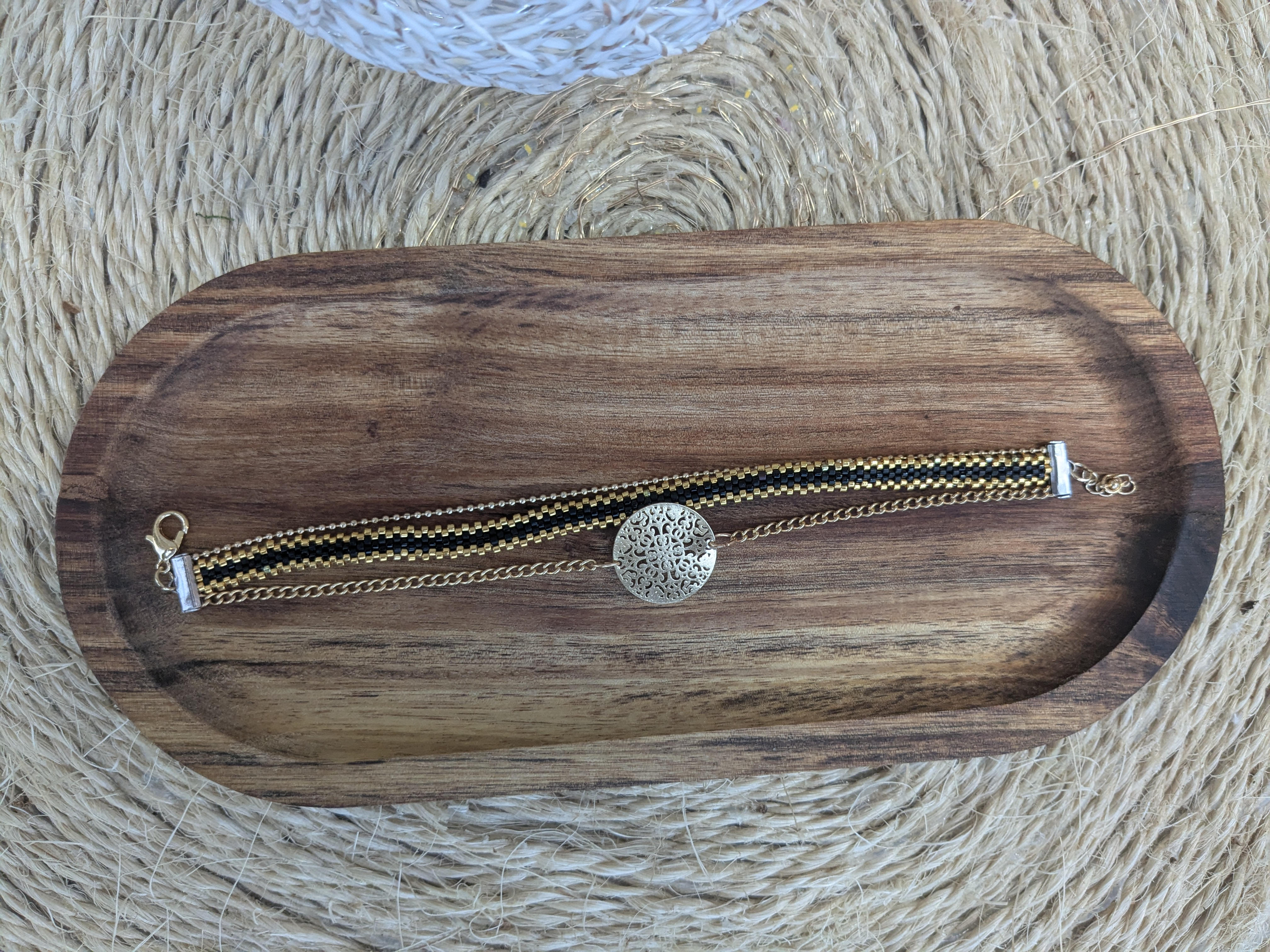 Bracelet tissé avec médaillon - Image 2